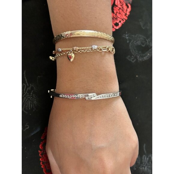 Stunning 14K White Gold Diamond Bypass Design Bangle - Picture 10 of 12